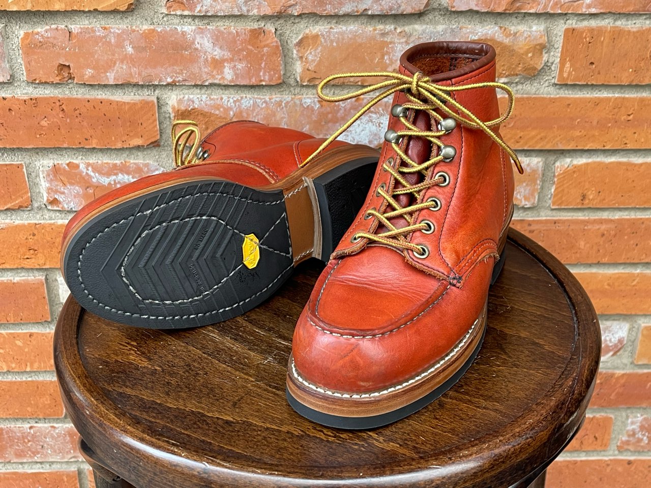 Red Wing 】 レッドウィング 875 アイリッシュセッター カスタムオールソール(vibram 705) ハトメ、フックカスタム｜BLOG｜ユニオンワークス  [ 靴修理、鞄修理 ]