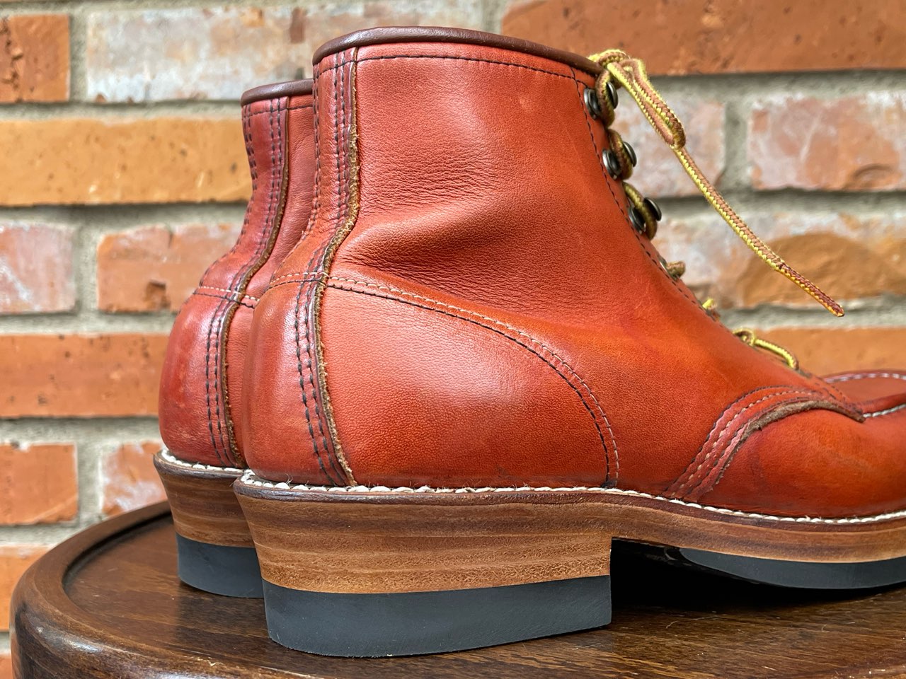 Red Wing 】 レッドウィング 875 アイリッシュセッター カスタムオールソール(vibram 705) ハトメ、フックカスタム｜BLOG｜ユニオンワークス  [ 靴修理、鞄修理 ]